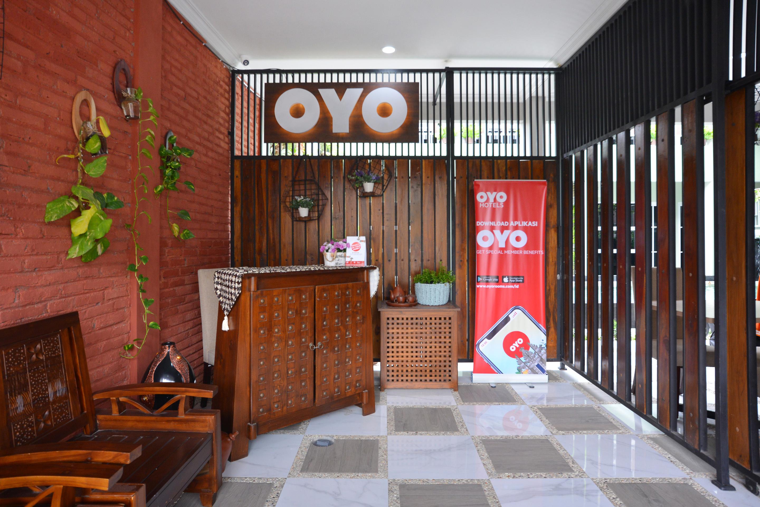 Oyo583皇家格贾恩家庭旅馆 Kejayan 外观 照片