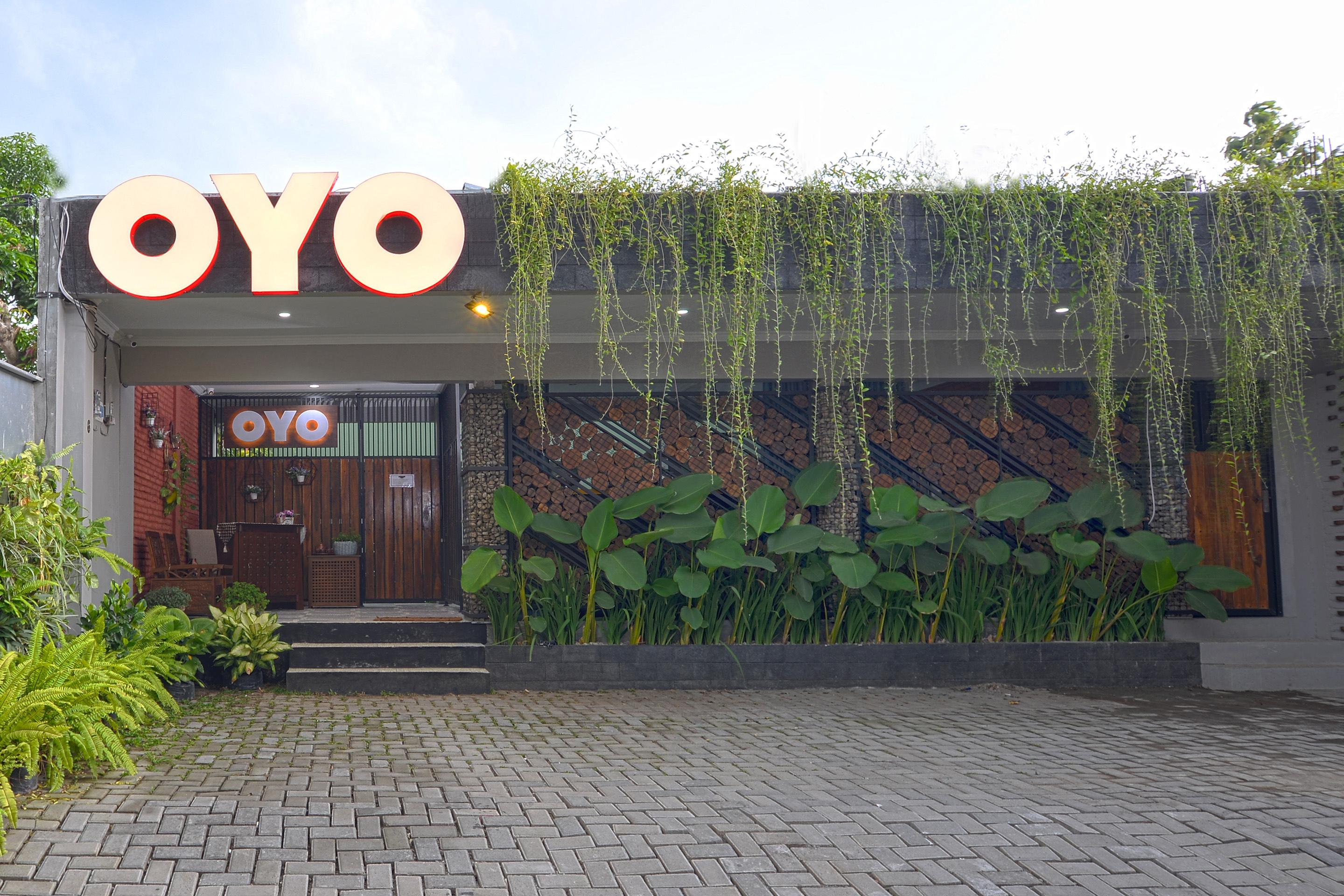 Oyo583皇家格贾恩家庭旅馆 Kejayan 外观 照片