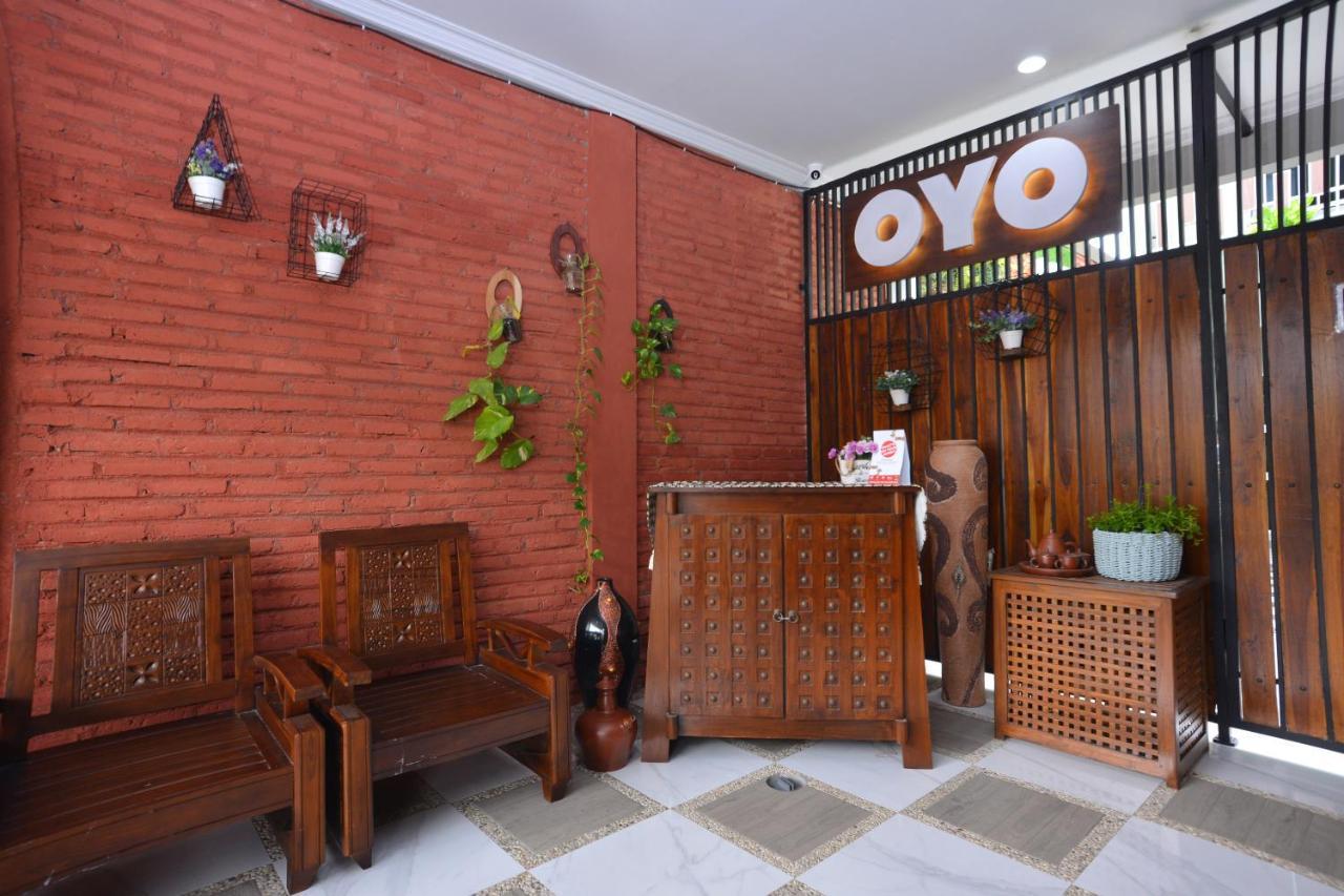 Oyo583皇家格贾恩家庭旅馆 Kejayan 外观 照片